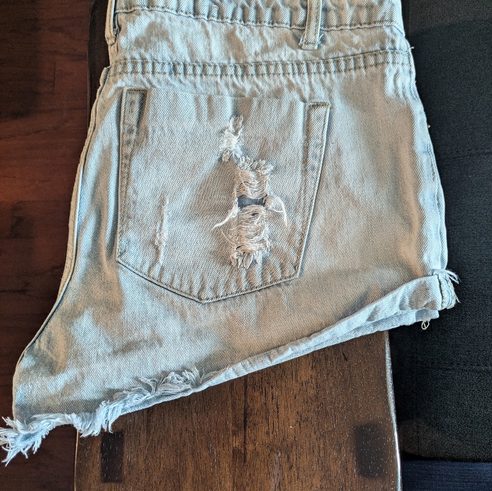 Shorts - Picture 2 of 6